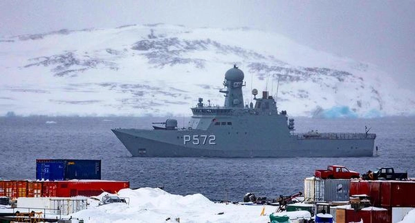 Trump's Greenland Tariffs Threaten Europe, Sparking Arctic Standoff