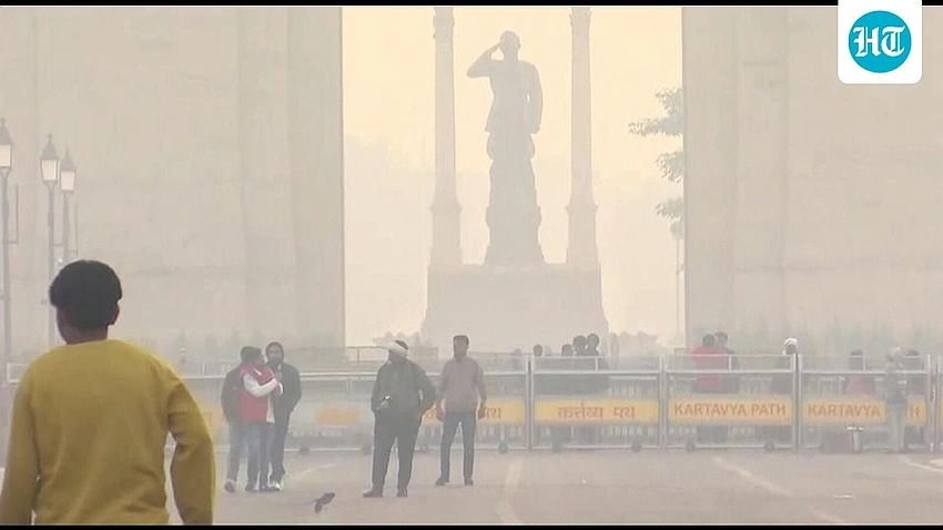 Delhi in thick haze as AQI hits 336; cold snap lingers