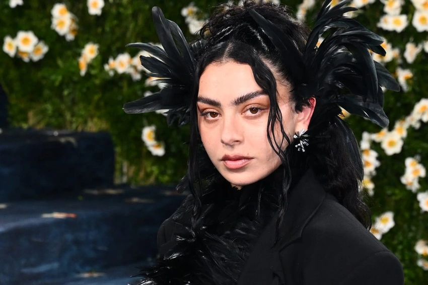 Charli XCX Dazzles Reading Festival 2026: Rock, Pop & Pyro Spectacle!