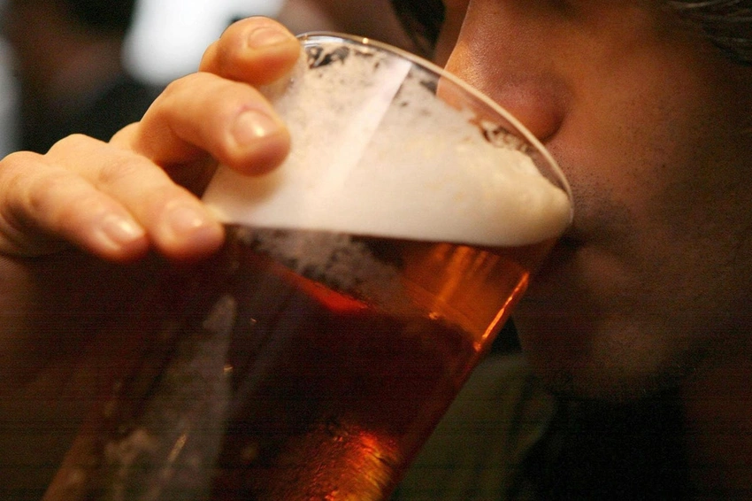 London pints top £10 for first time, sparking debate
