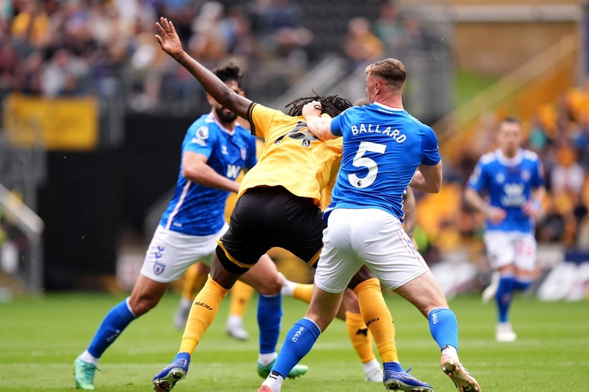 Hair-pulling in 2026: Is it time to change the Premier League law?