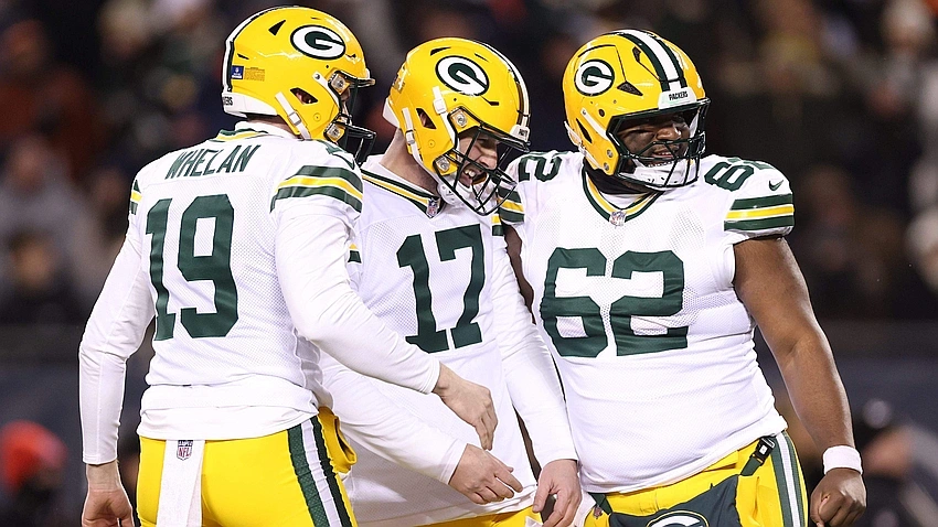 Bears pull off 31-27 playoff comeback to snap 15-year drought