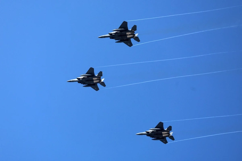 Selfies in the Sky: South Korean jets collide in mid-air