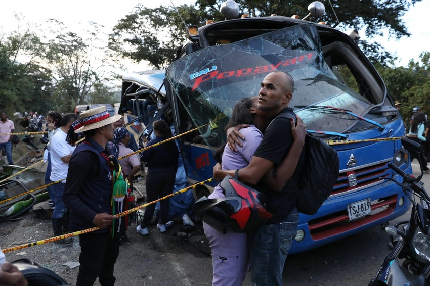 Bus bombing in Cauca kills 14, injures 38 days before Colombia's election