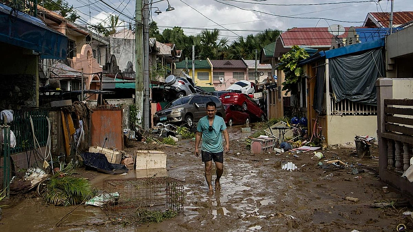 Kalmaegi Typhoon Leaves Hundreds Dead, Thousands Evacuated in Philippines