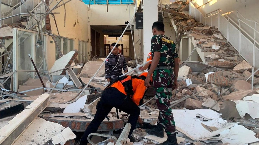 Deadly 7.7 Magnitude Quake Rocks Indonesia's Flores, Toll Rises!