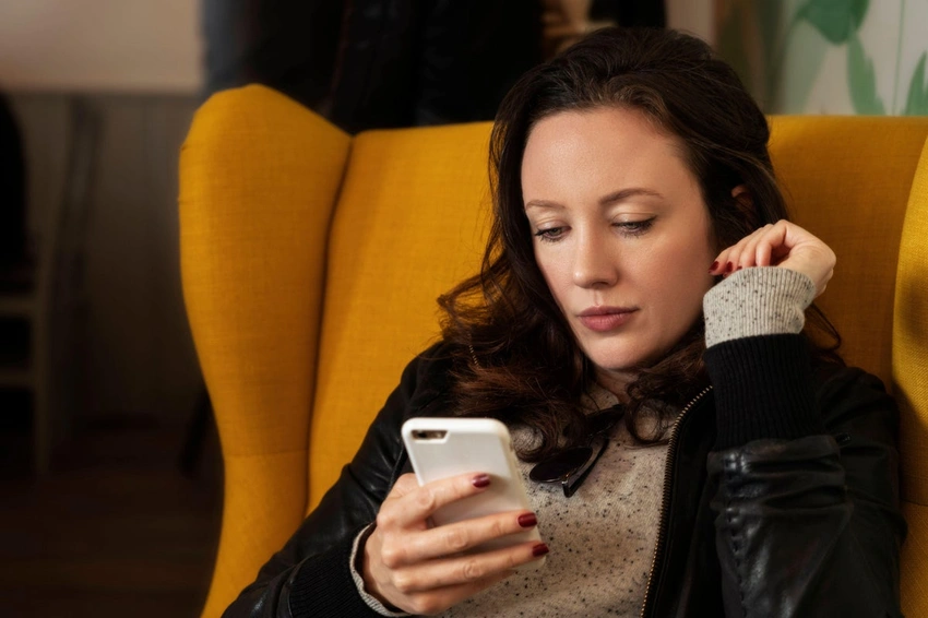 Young Women Lead in Investing: £4,600 Bigger Portfolios Than Men!