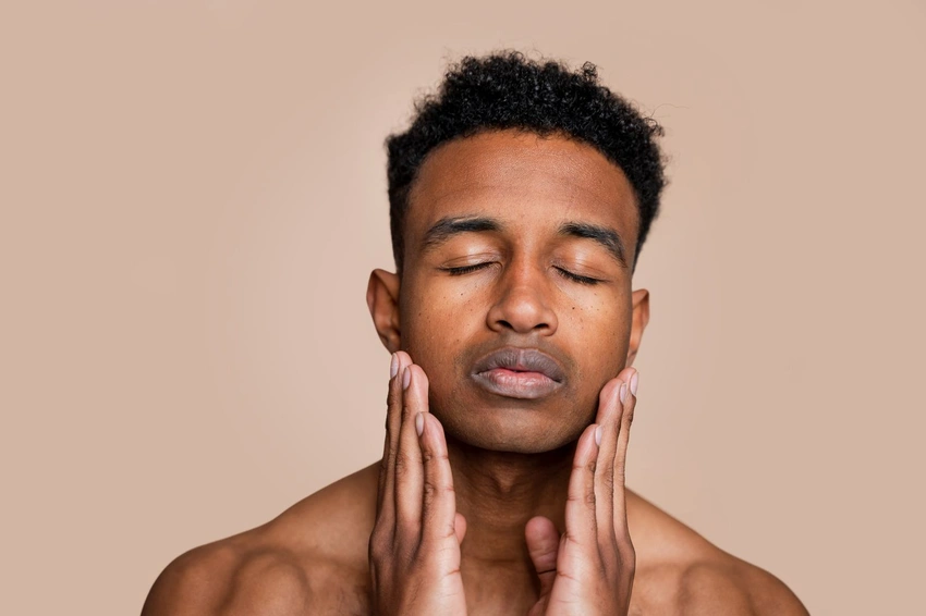 The Climate-Smart Acne Routine: Adapting Your Skincare to Humidity, Heat, and Urban Stress