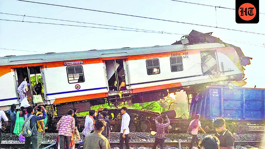 Mirzapur Tragedy: 6 Dead as Kalka Mail Express Hits Devotees at Chunar Station