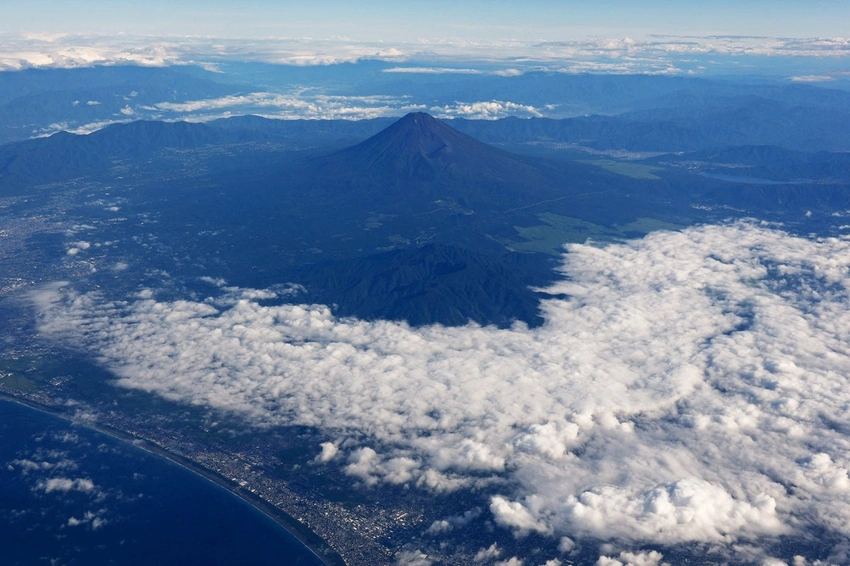 Father Abandons Son on Mount Fuji: A Risky Summit Decision