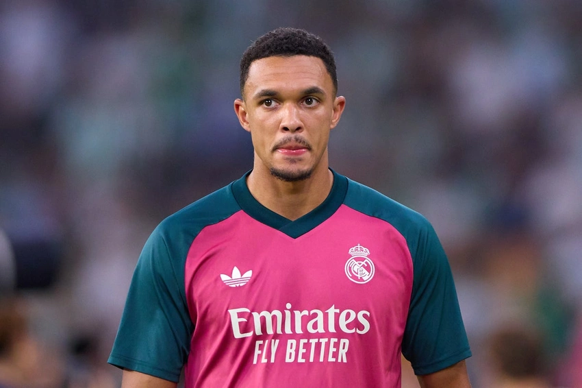 Mourinho's Blunt Take on Alexander-Arnold's Midfield Role