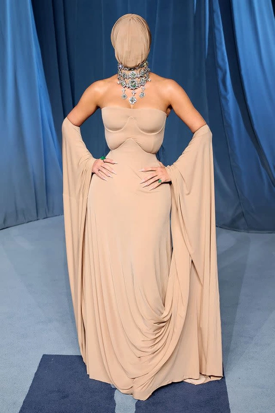 Kim Kardashian hides behind a nude mask at the Academy Museum Gala, sparking mystery