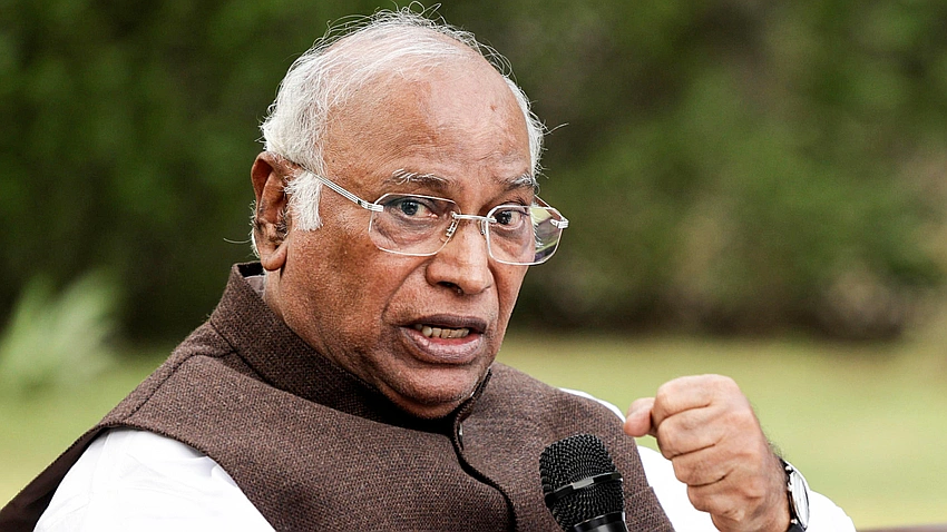 Kharge counters Modi, urges reading Nehru-Patel letters on J&K