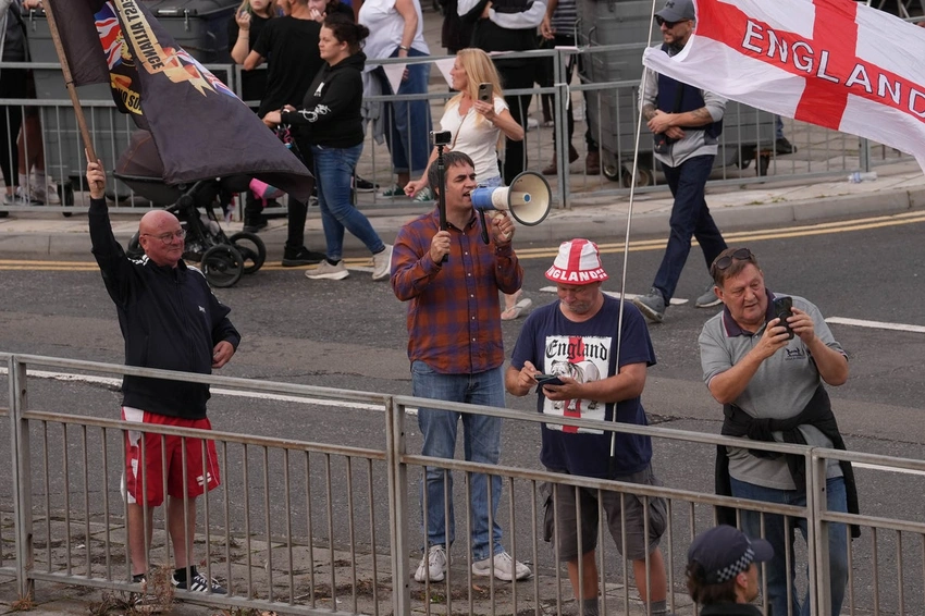 Hundreds Gather in Anti-Migrant Protests Across UK Port Cities