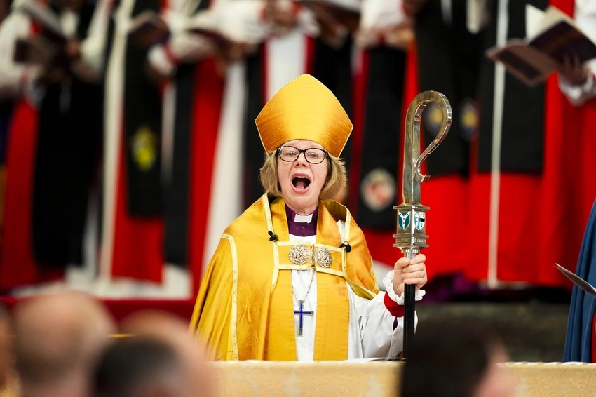 Archbishop of Canterbury Meets Pope in Rome, Signals Peace