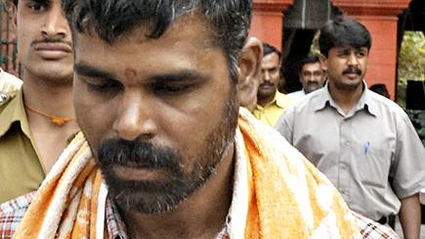 Video shows serial rapist and ISIS operative using phones inside Bengaluru prison