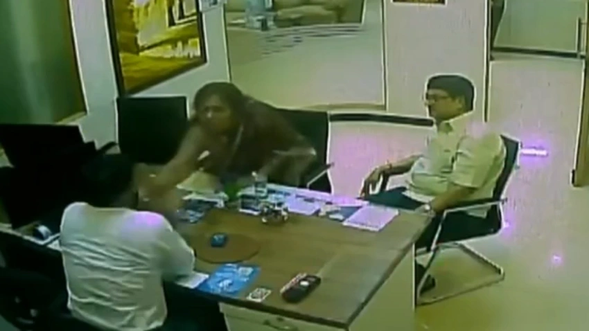 Karunanidhi's Granddaughter Booked After Slapping SBI Manager in Chennai!