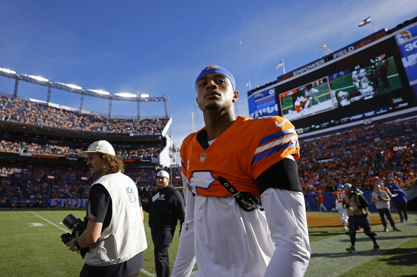 Dolphins Face Fan Debate Over De'Von Achane Trade Talk