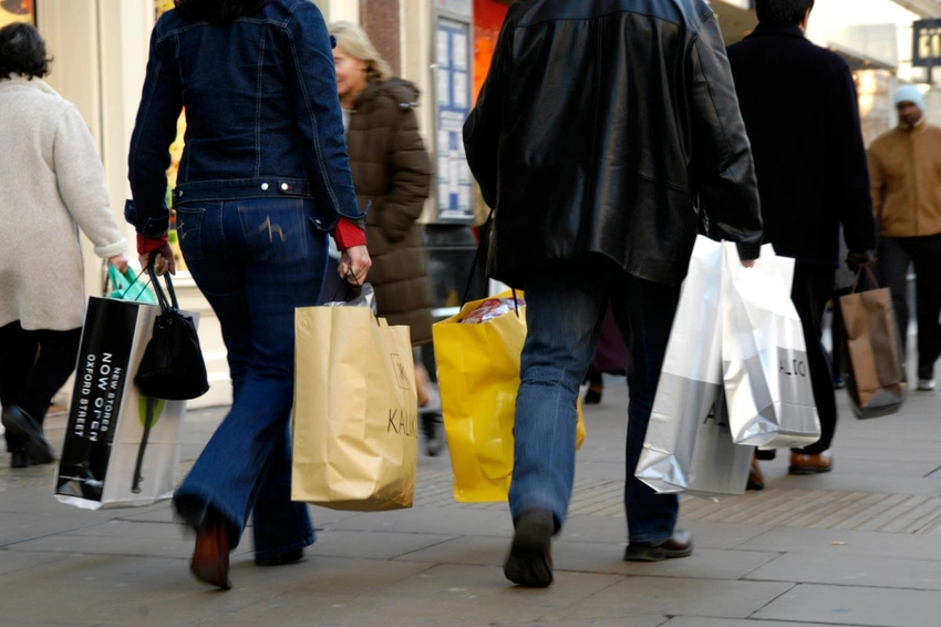 Oxford Street Shoppers Face Scanners: Privacy Under Scrutiny!
