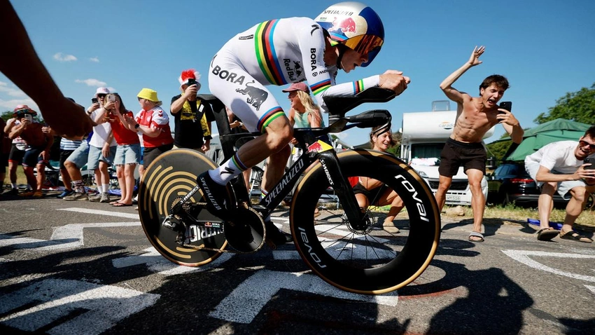 Evenepoel Dominates Stage 16, Closes Gap on Pogacar in Thrilling Tour de France!