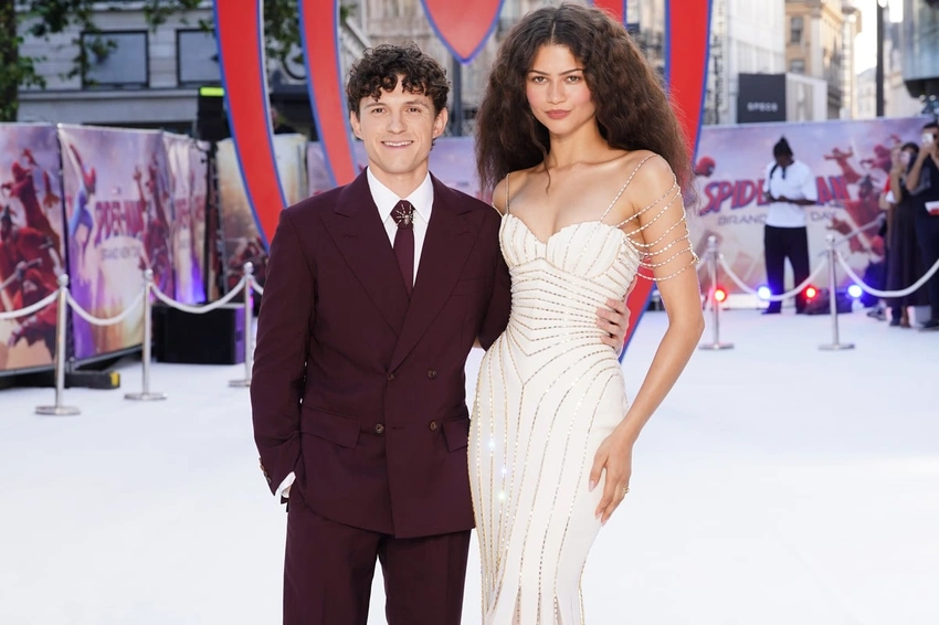 Zendaya & Tom Holland Spotted With Wedding Bands in London!