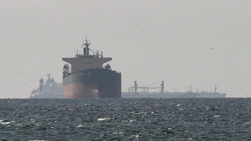 🚨 Strait of Hormuz Shut! Iran Blames US-Israel, Global Oil Prices on Edge