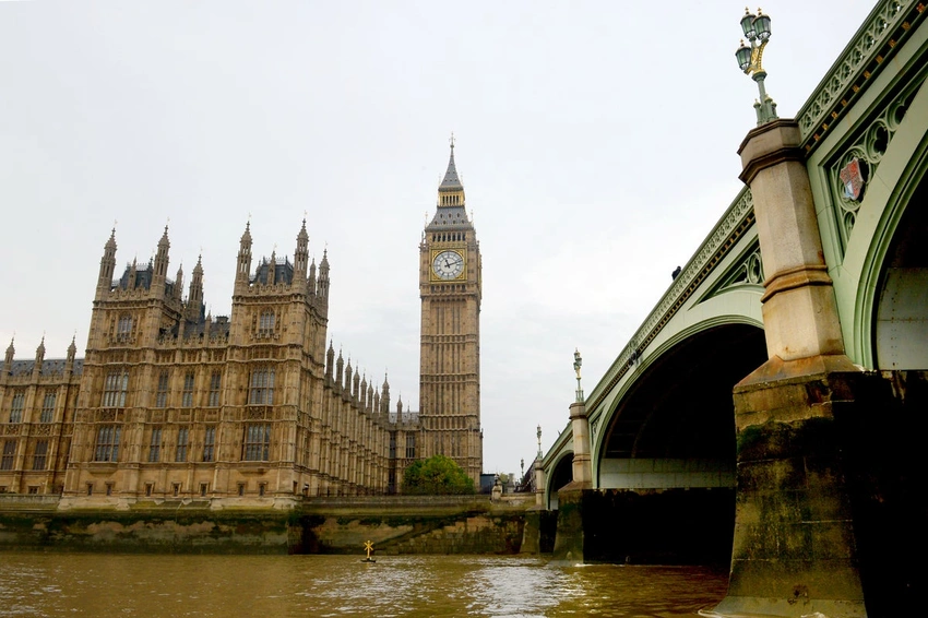 Starmer Imposes Temporary Crypto Donation Ban to Shield UK Democracy