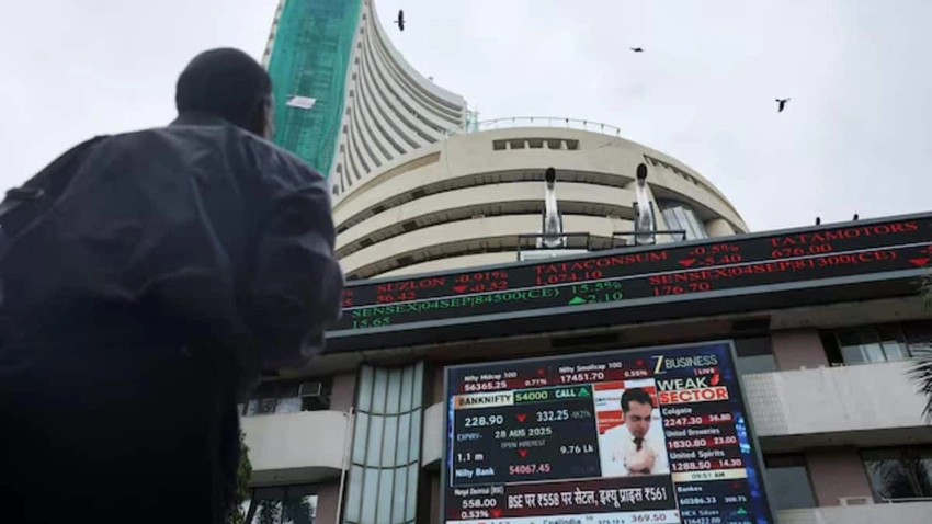 Nifty Dips Below Key Averages as IT, Auto Drag Down