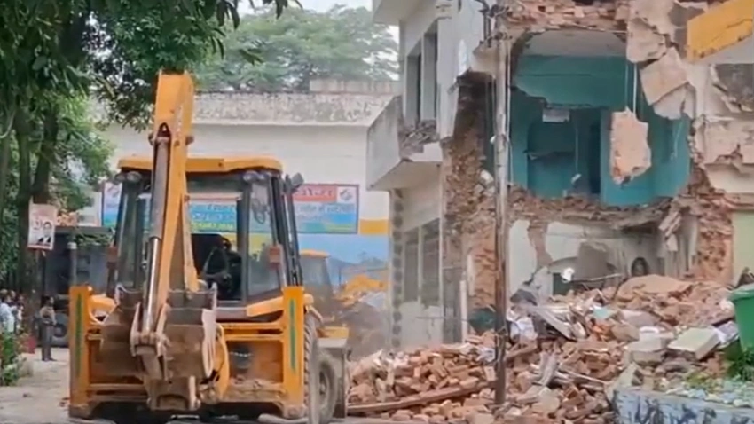 Saharanpur Mosque Demolished Amidst Political Tensions & MP House Arrest!