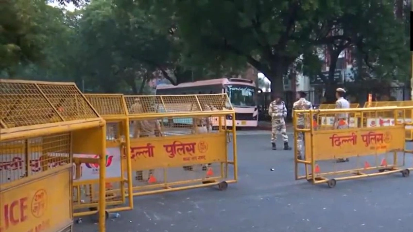 INDIA Bloc Leaders Detained Amidst "Vote Chori" Protest at ECI Headquarters