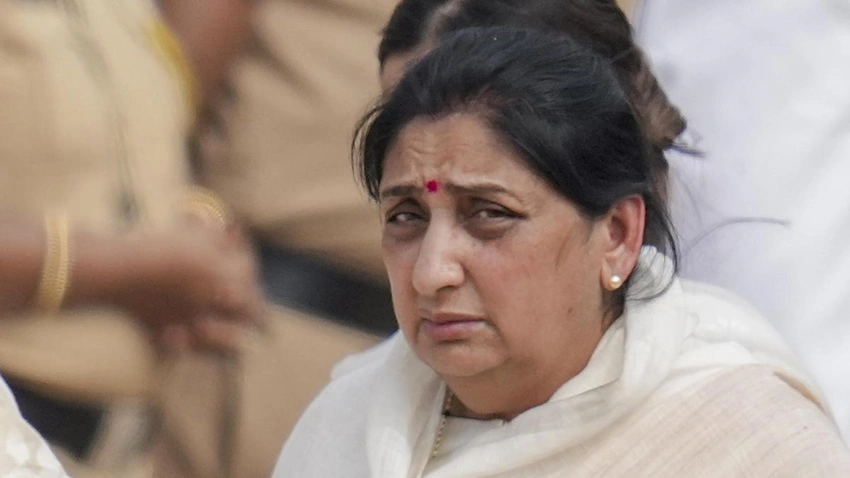 Sunetra Pawar Sworn In as Maharashtra Deputy CM After Husband's Death