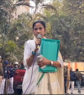 Mamata Banerjee Takes Dig at Amit Shah During ED Investigation Standoff in Kolkata