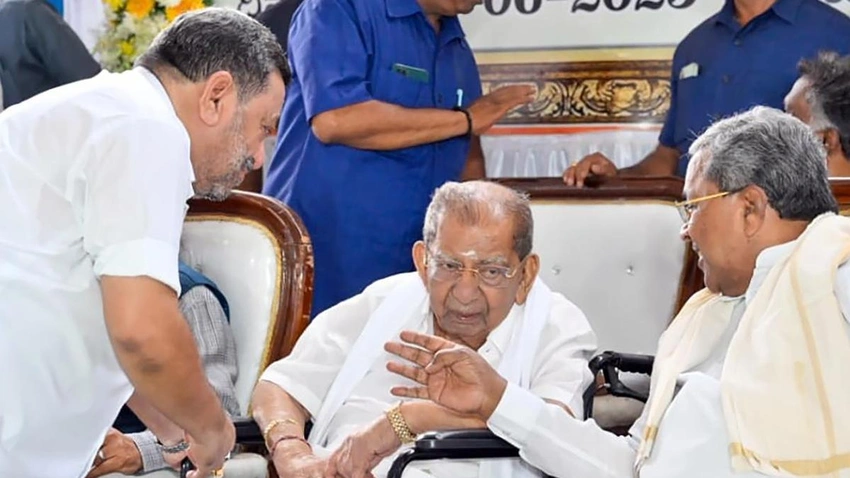 Veteran Karnataka Congress Leader Shamanur Shivashankarappa Dies at 94
