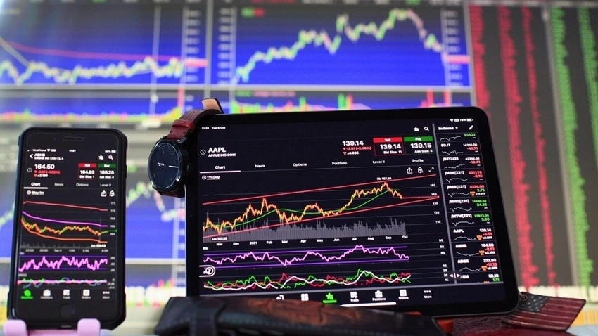 RBI nod to Keki Mistry eases fears; HDFC Bank shares buoyed by analysts