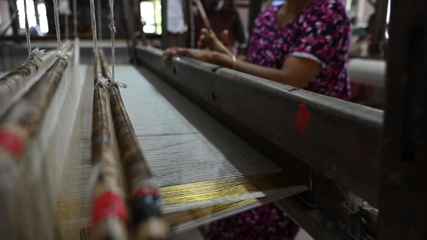 Dancers Weave Magic: India's Handlooms Shine on Stage! ✨