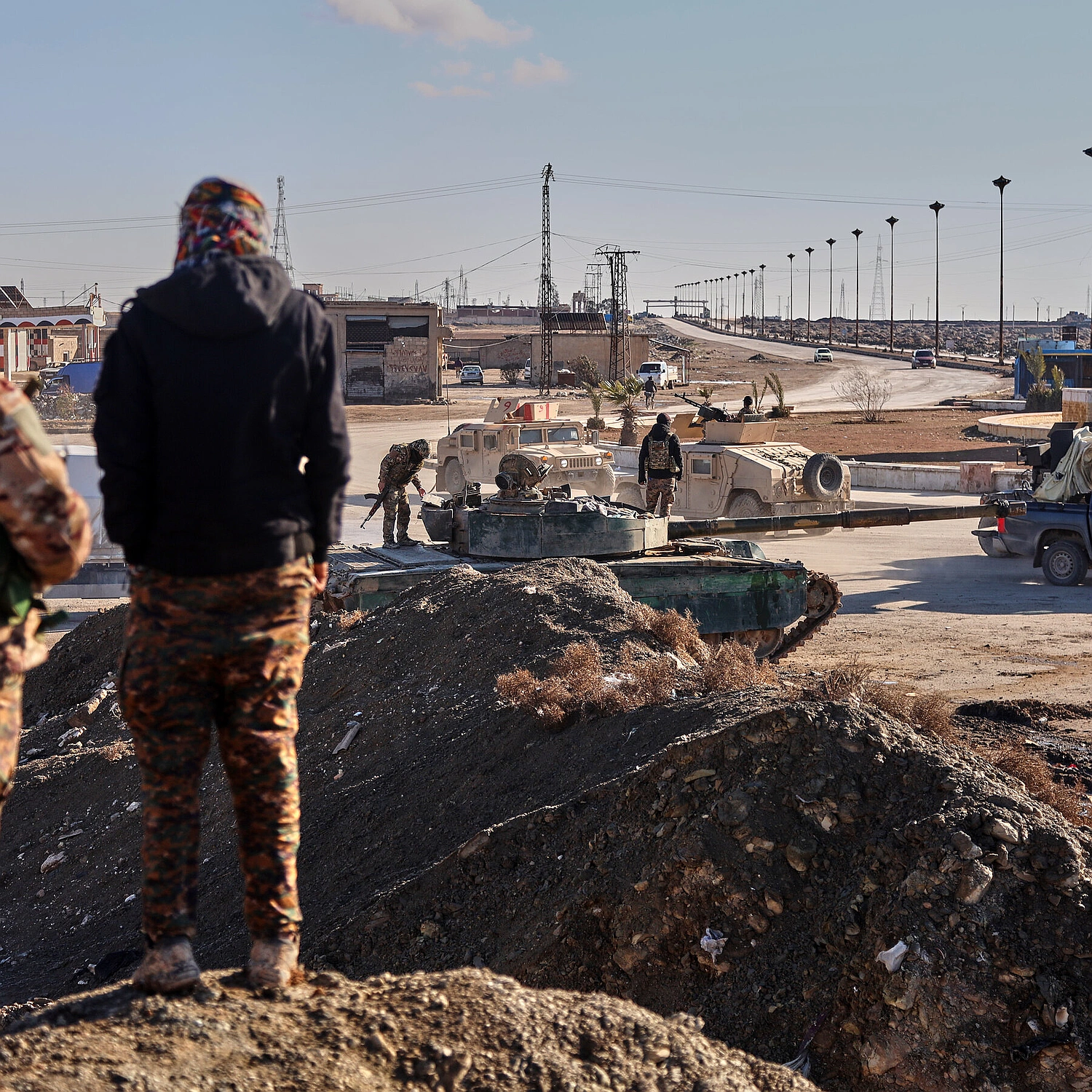 Clashes Erupt Around Syrian Prisons Holding IS Fighters Amid Handover