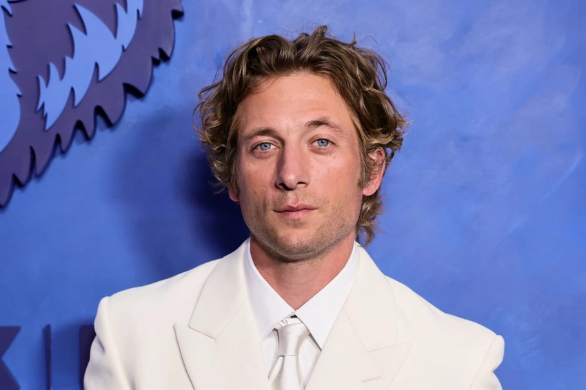 Jeremy Allen White Backs UK's Under-16 Social Media Ban Amidst Youth Debate
