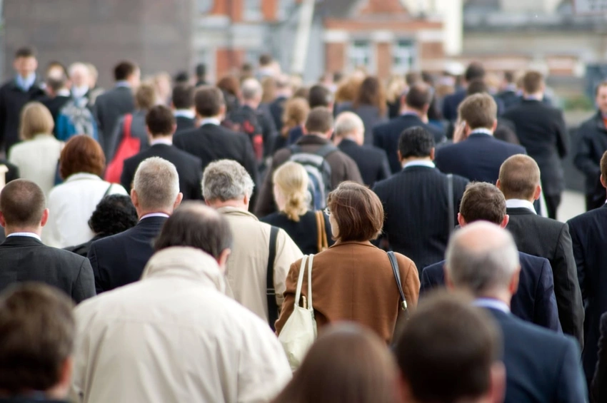 UK unemployment falls to 4.9% as wage growth cools