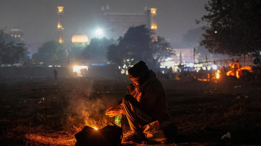 Delhi Braces for Coldest Morning, Temps Dip to 5.8°C