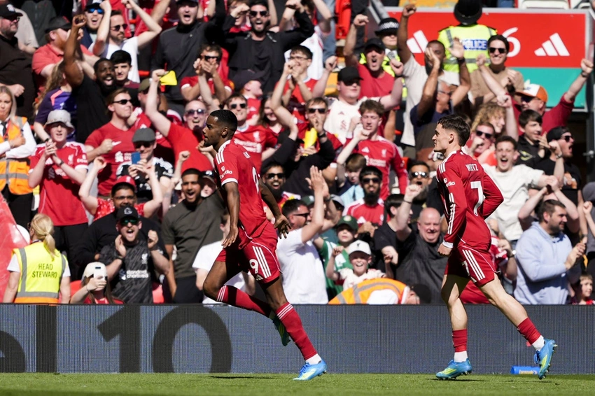 Salah's Liverpool future in doubt after hamstring scare vs Palace