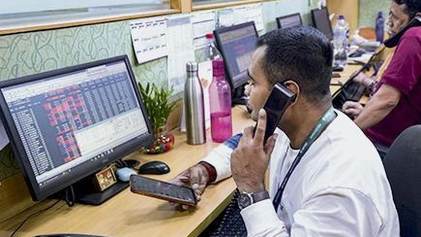 Sensex jumps 500+ points as IT stocks lead rally