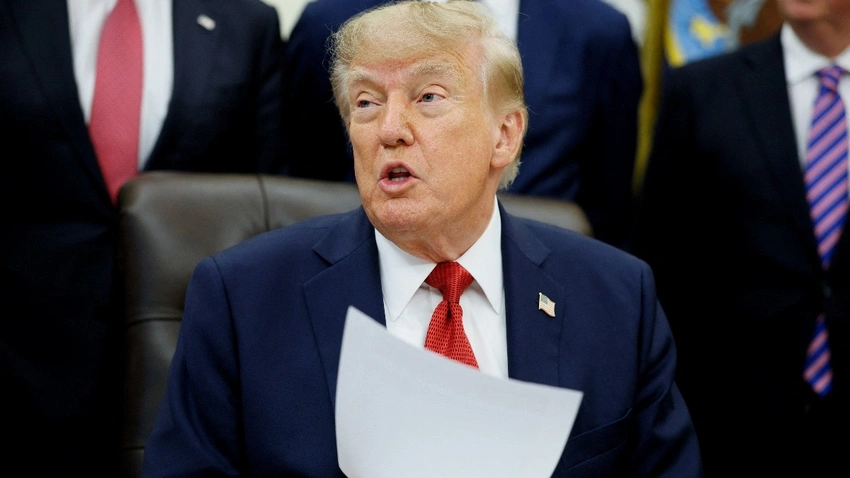Trump Slaps 100% Tariffs on Russian Energy Buyers: India & China Impacted!