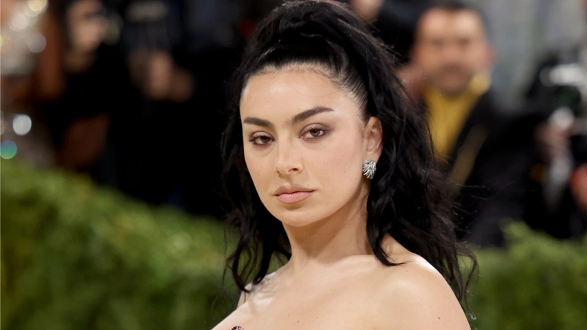 Charli XCX 'Begrudgingly' Drops B-Sides Edition on Streaming! 🎶