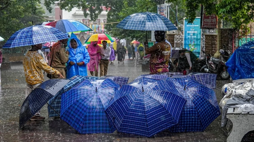 Delhi's Monsoon Delay: Cooling Zones & Pre-Monsoon Showers Amid Heat Wait