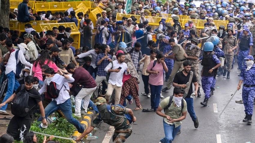 Rahul Gandhi's Police Station Protest Sparks BJP Outcry Over "Anarchy"