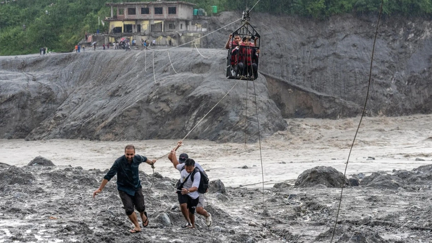Pollution Darkens Himalayan Glaciers, Fueling Flood Disaster Fears