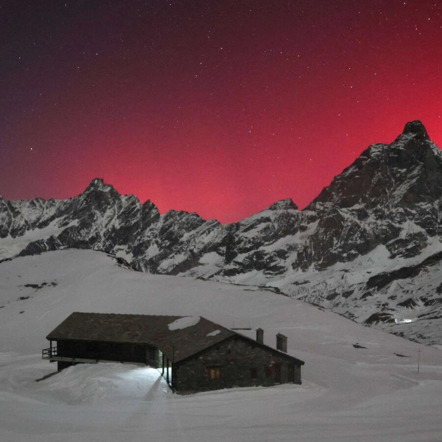 Northern Lights Spark Across U.S. and NZ/Australia Skies Tonight