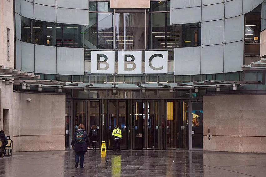 Trump Threatens $1B Lawsuit Against BBC Amid BBC Leadership Shakeup
