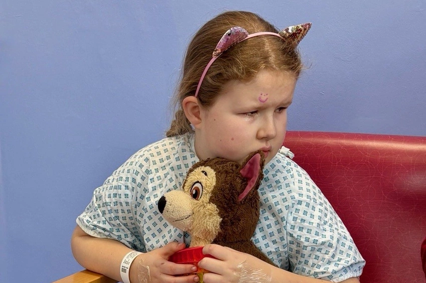 UK's First: 11-Year-Old Gets Gene Therapy to Save Sight! 🧬📖