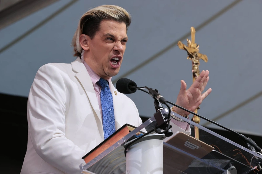 Milo Yiannopoulos Deported to UK After New Orleans Arrest by ICE